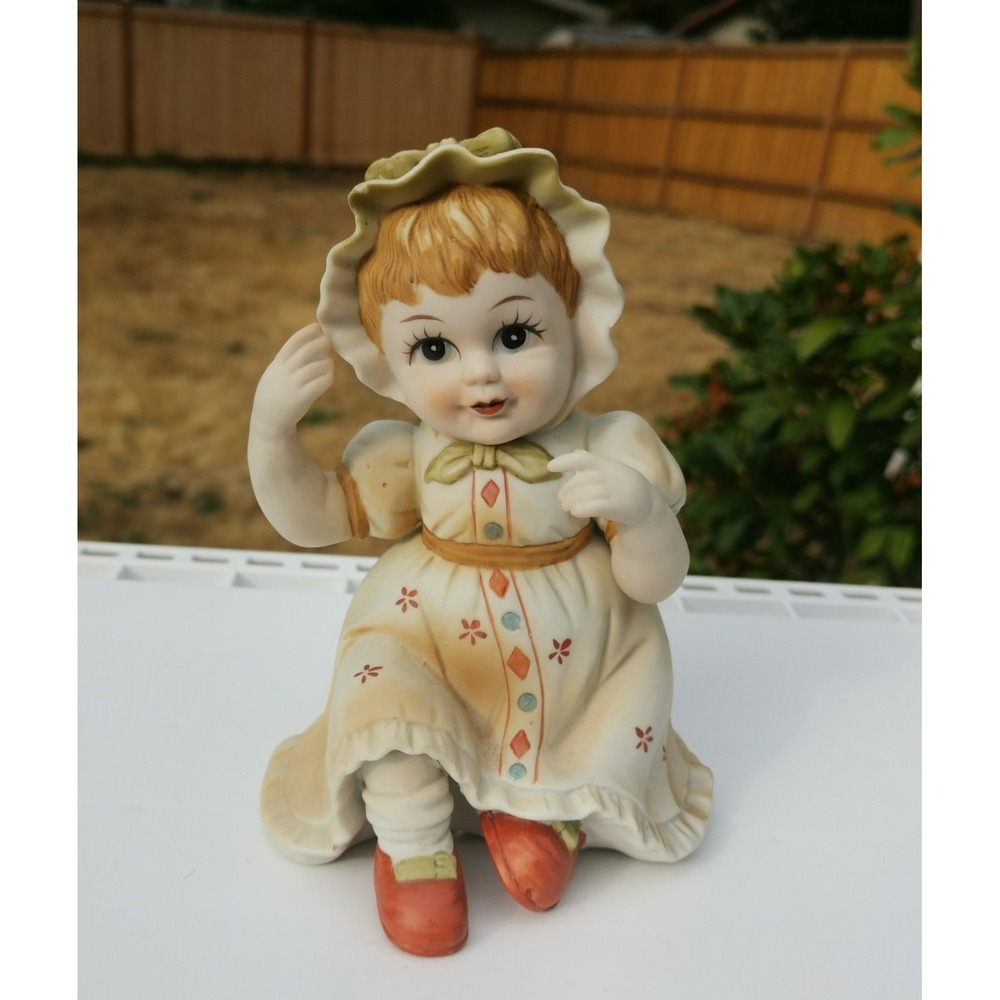 Lefton Bisque Porcelain 6" Piano Baby Girl w Bonnet Figurine KW